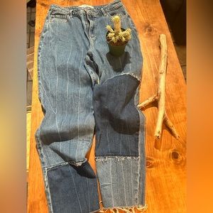 Hollister Curvy High Rise Mom Jeans🤩